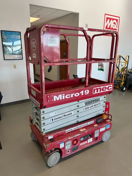 2018 MEC MICRO 19 Scissor Lift