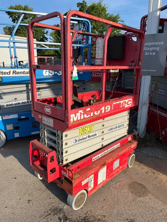 2019 MEC MICRO 19 Scissor Lift