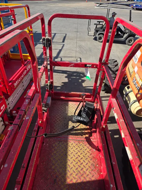 2018 MEC MICRO 19 Scissor Lift