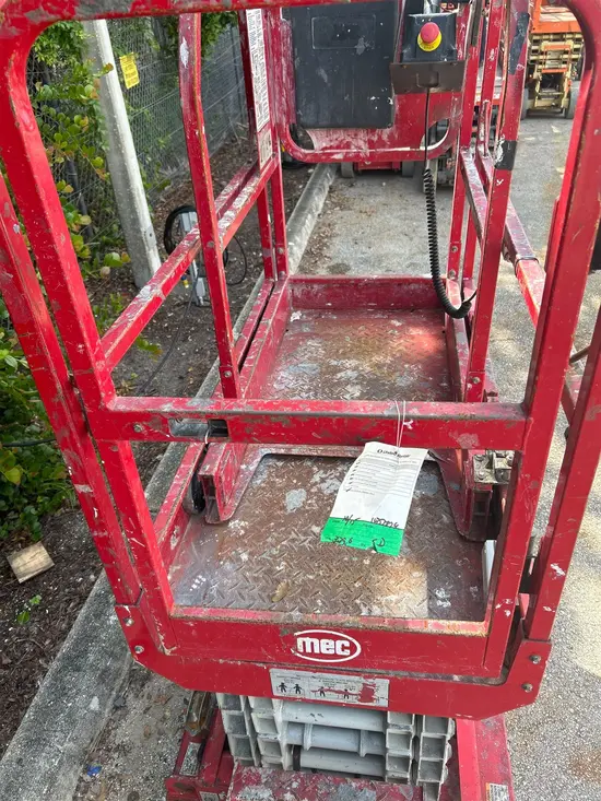 2018 MEC MICRO 19 Scissor Lift