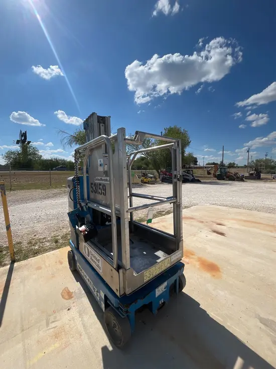 2017 Genie GR-20 Self-Propelled One-Person Lift