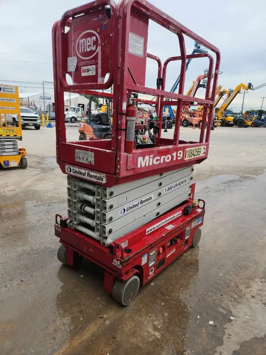 2018 MEC MICRO 19 Scissor Lift
