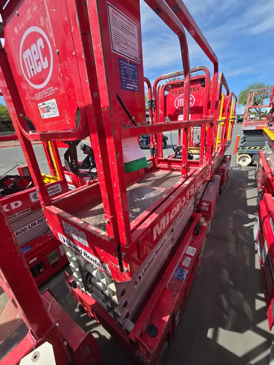2018 MEC MICRO 19 Scissor Lift