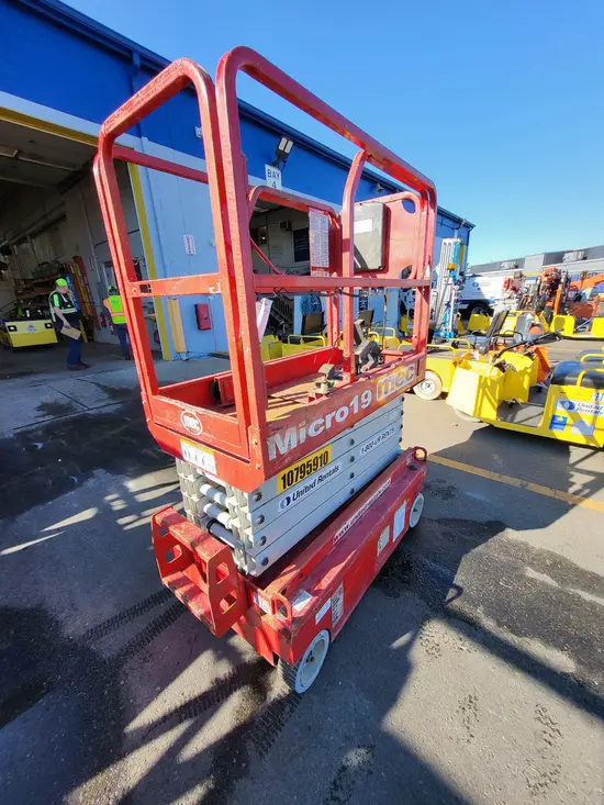 2018 MEC MICRO 19 Scissor Lift
