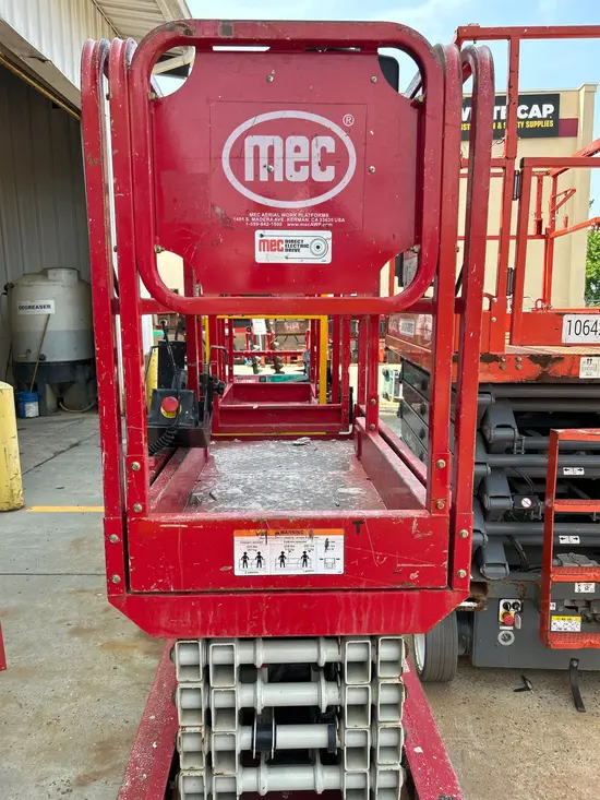 2018 MEC MICRO 19 Scissor Lift