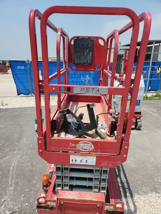 2019 MEC MICRO 19 Scissor Lift