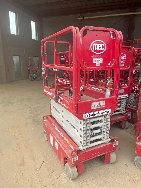 2018 MEC MICRO 19 Scissor Lift