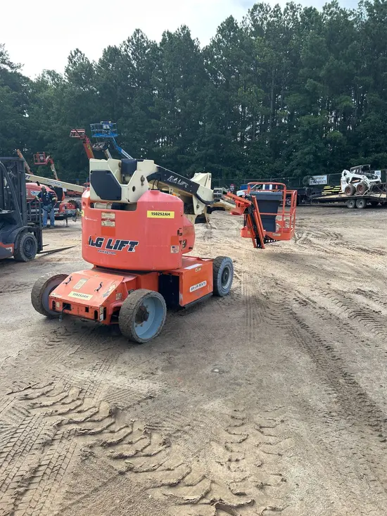 2015 JLG E400AJPN Articulating Boom Lift