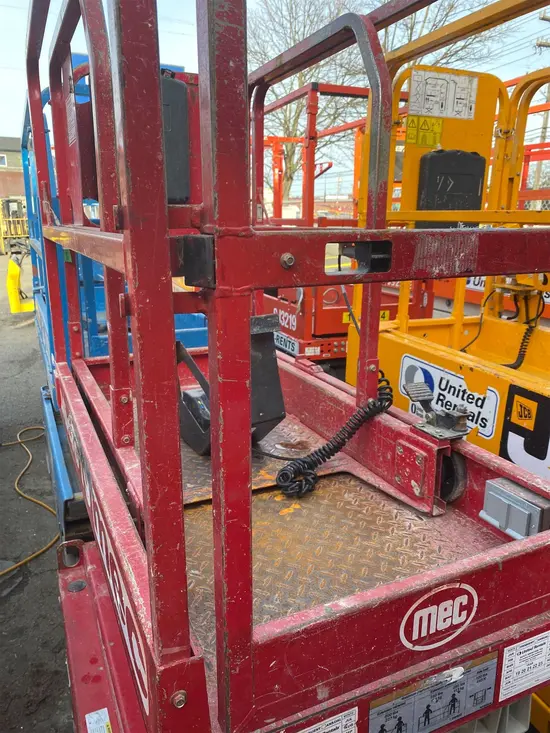 2018 MEC MICRO 19 Scissor Lift