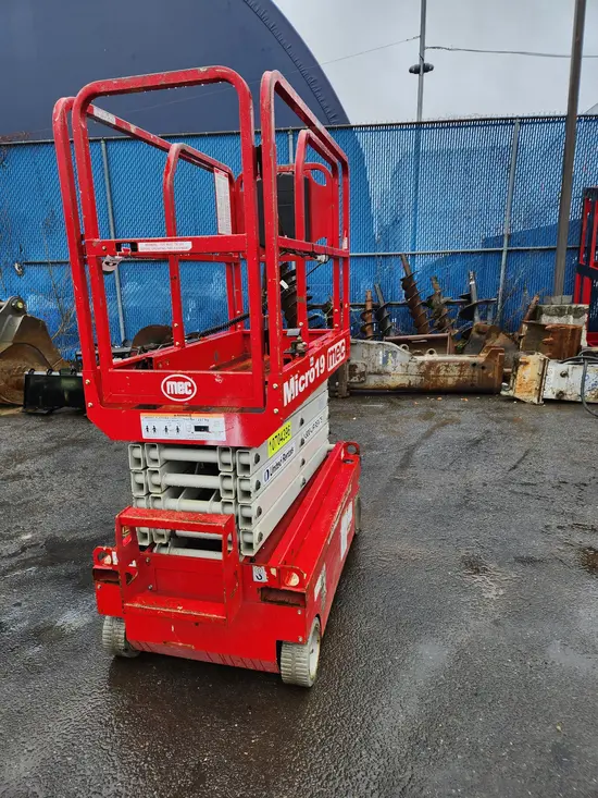 2017 MEC MICRO 19 Scissor Lift