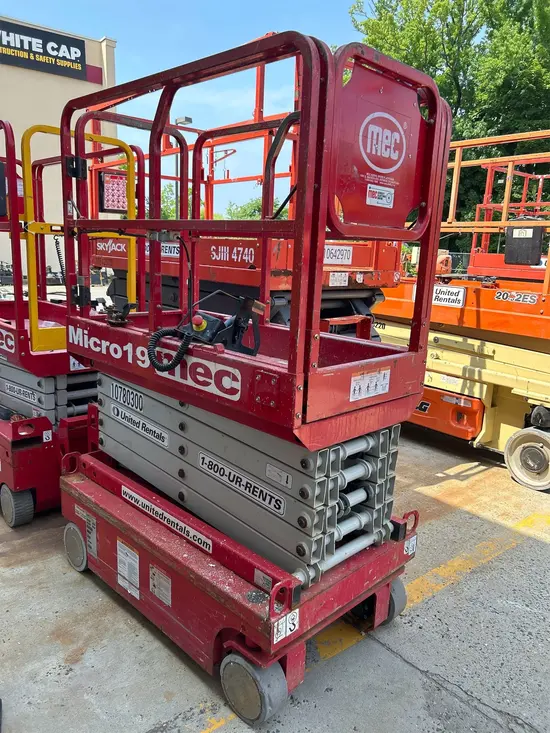 2018 MEC MICRO 19 Scissor Lift