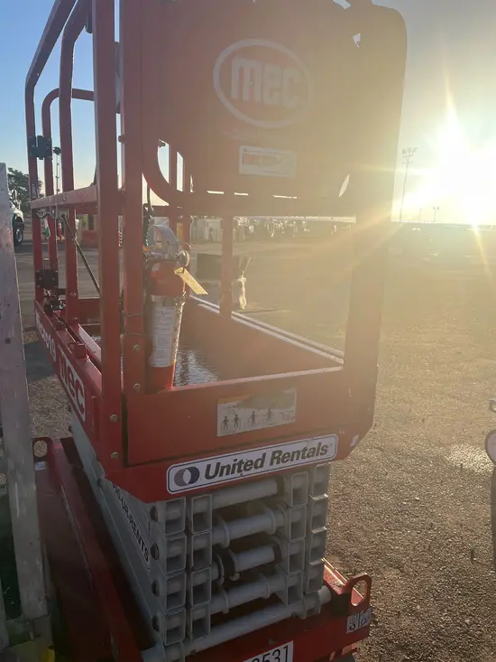 2019 MEC MICRO 19 Scissor Lift