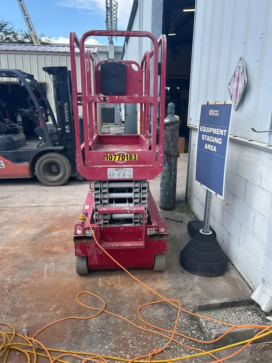 2018 MEC MICRO 19 Scissor Lift