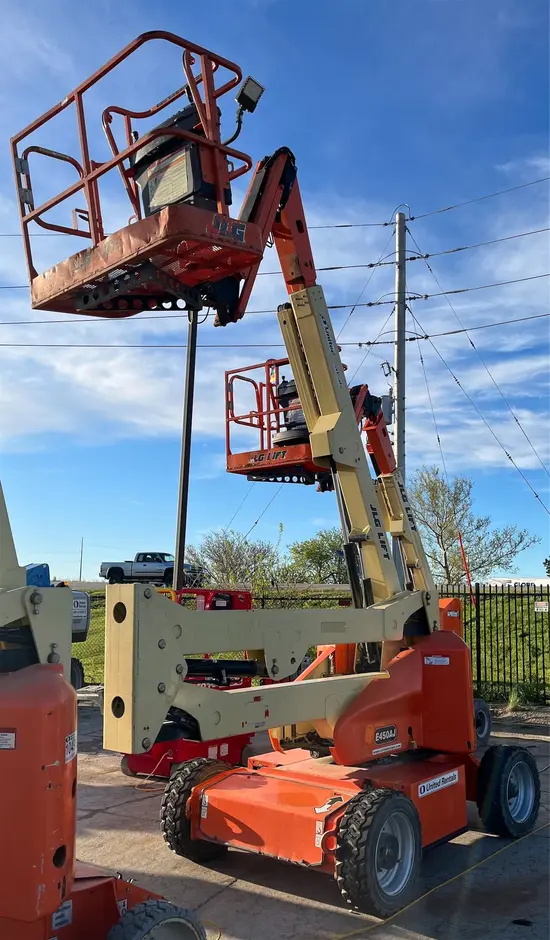 2016 JLG E450AJ Articulating Boom Lift