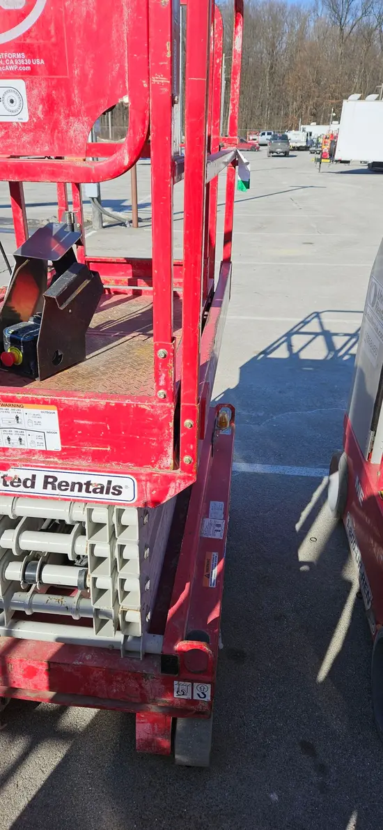 2018 MEC MICRO 19 Scissor Lift