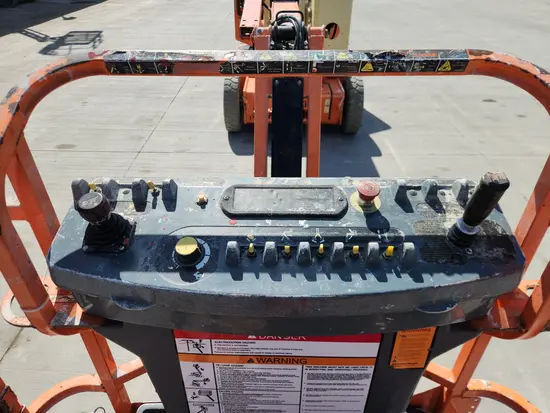 2013 JLG E400AJPN Articulating Boom Lift