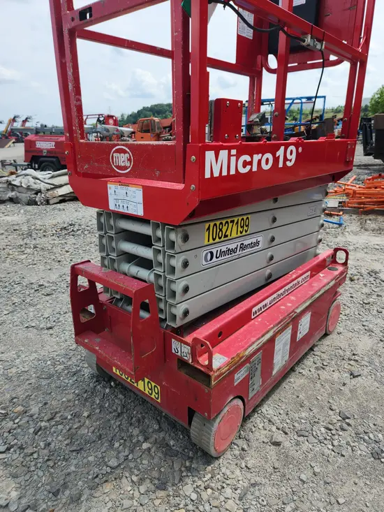 2018 MEC MICRO 19 Scissor Lift