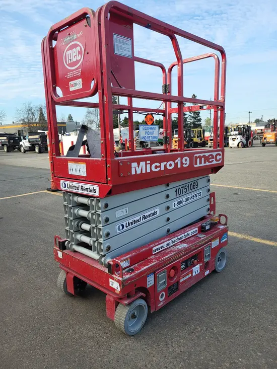 2018 MEC MICRO 19 Scissor Lift