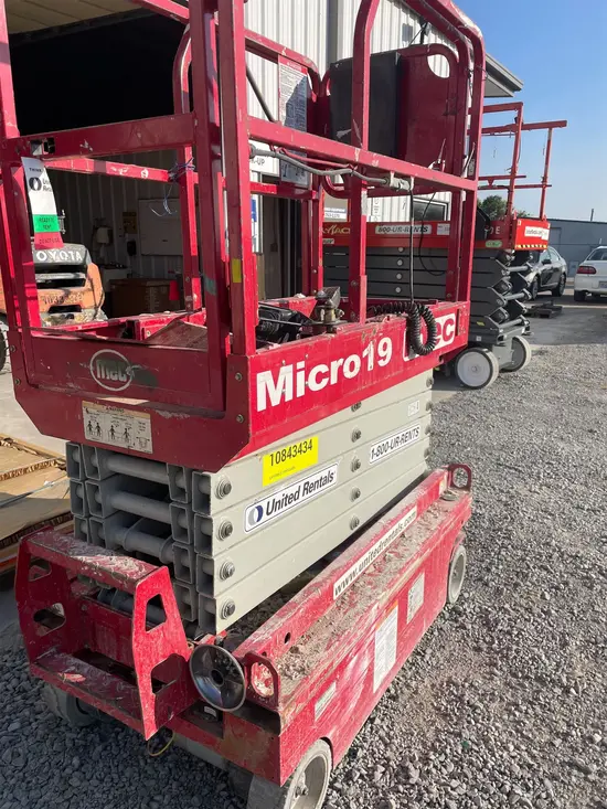 2018 MEC MICRO 19 Scissor Lift