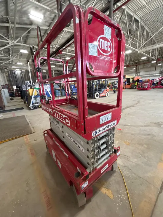 2018 MEC MICRO 19 Scissor Lift