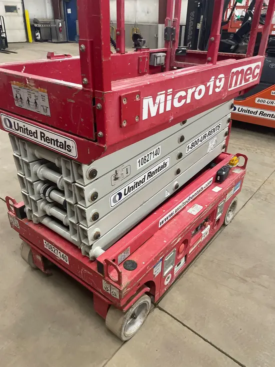 2018 MEC MICRO 19 Scissor Lift