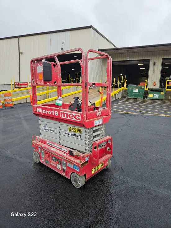 2018 MEC MICRO 19 Scissor Lift