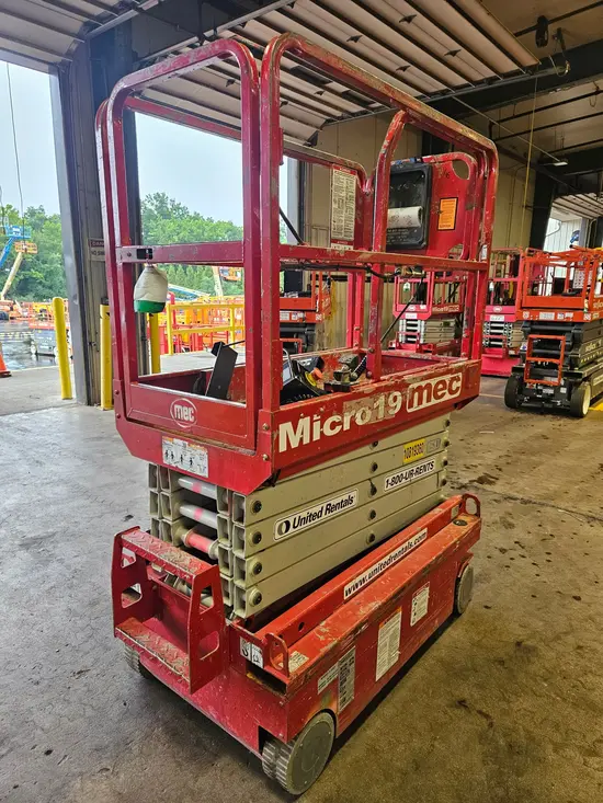 2018 MEC MICRO 19 Scissor Lift
