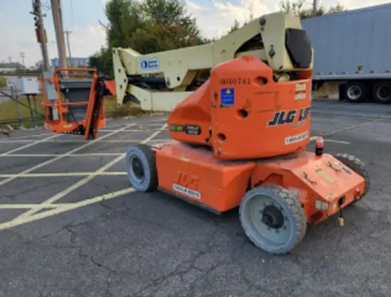 2013 JLG E400AJPN Articulating Boom Lift