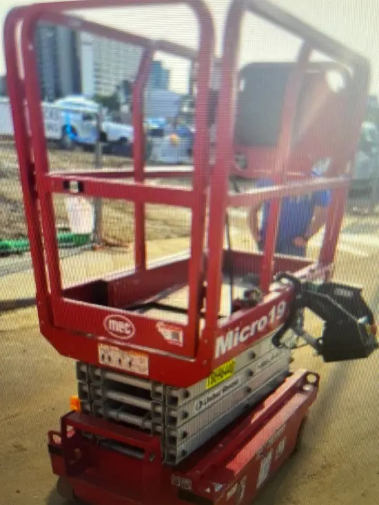 2017 MEC MICRO 19 Scissor Lift