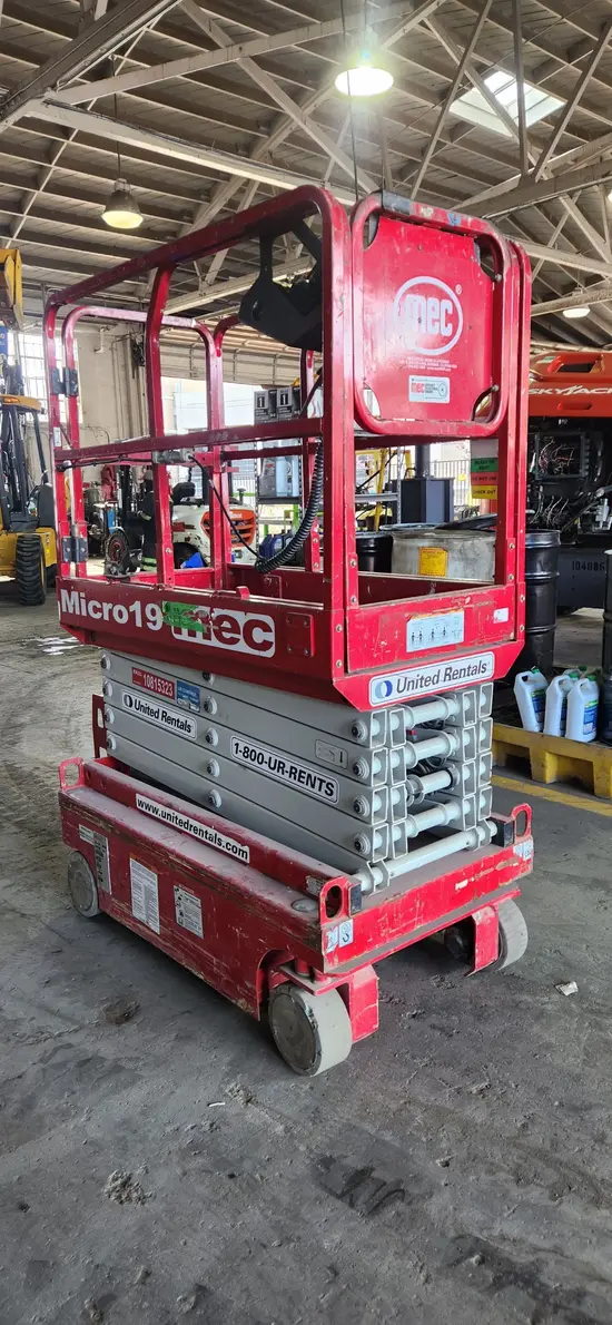 2018 MEC MICRO 19 Scissor Lift