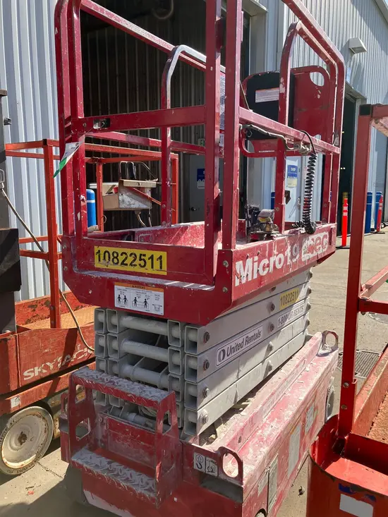 2018 MEC MICRO 19 Scissor Lift