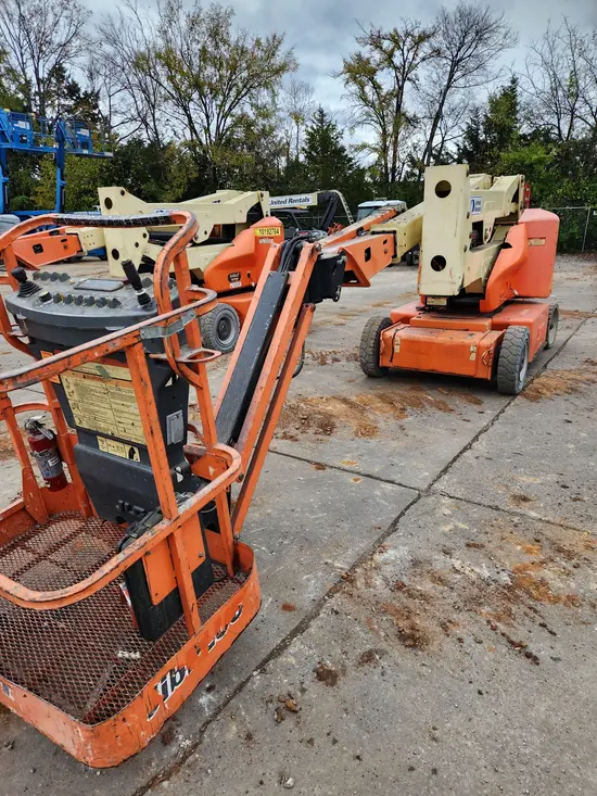 2012 JLG E400AJPN Articulating Boom Lift