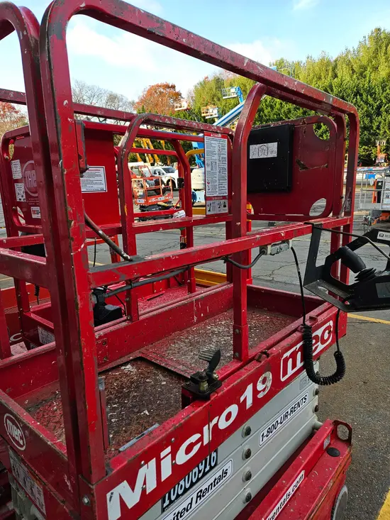 2018 MEC MICRO 19 Scissor Lift