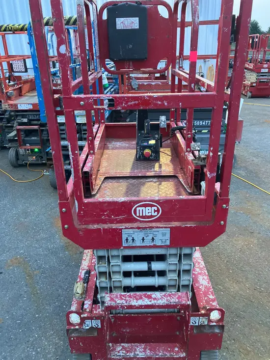 2018 MEC MICRO 19 Scissor Lift