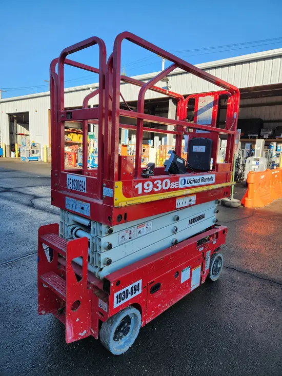 2017 MEC 1930SE Scissor Lift