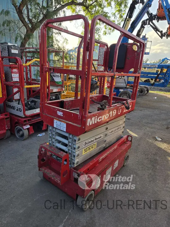 2018 MEC MICRO 19 Scissor Lift