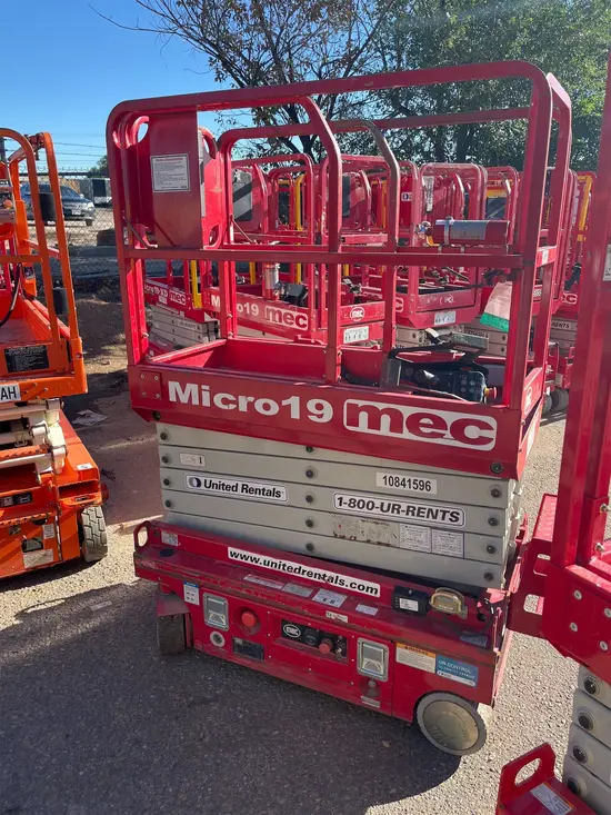 2018 MEC MICRO 19 Scissor Lift