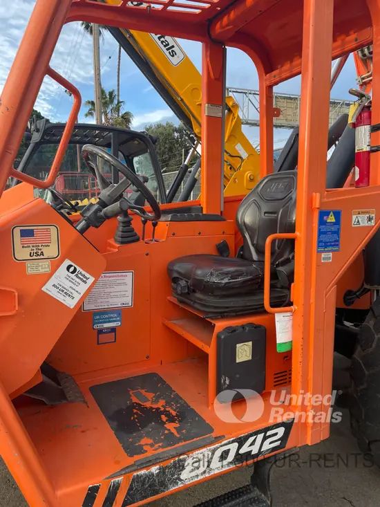 2018 SKYTRAK 8042 Forklift