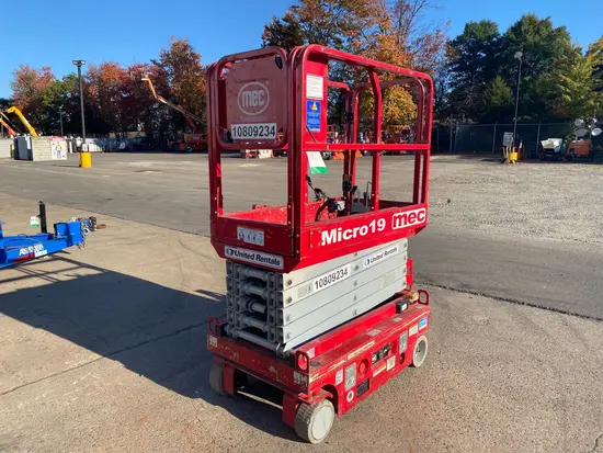 2018 MEC MICRO 19 Scissor Lift