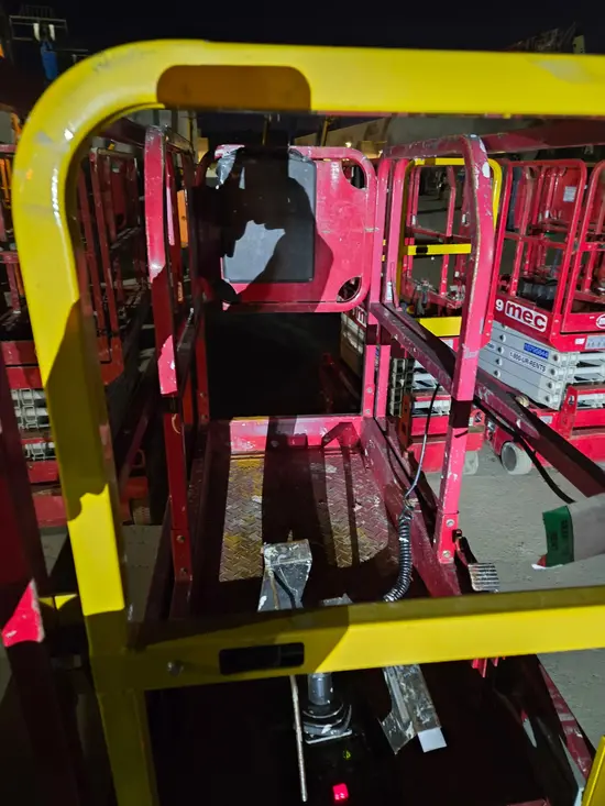 2018 MEC MICRO 19 Scissor Lift