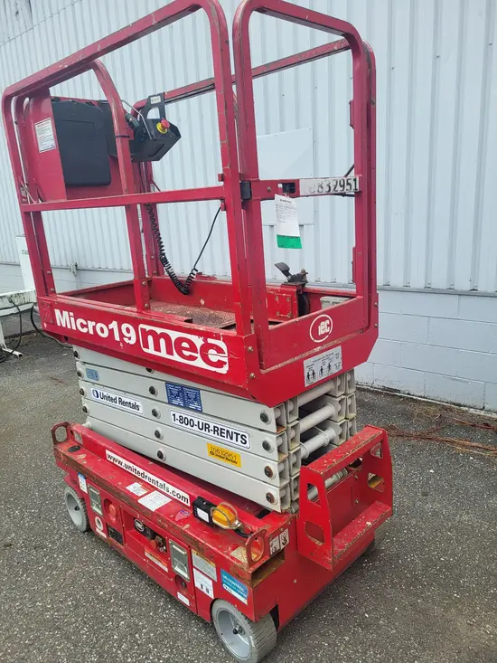 2018 MEC MICRO 19 Scissor Lift