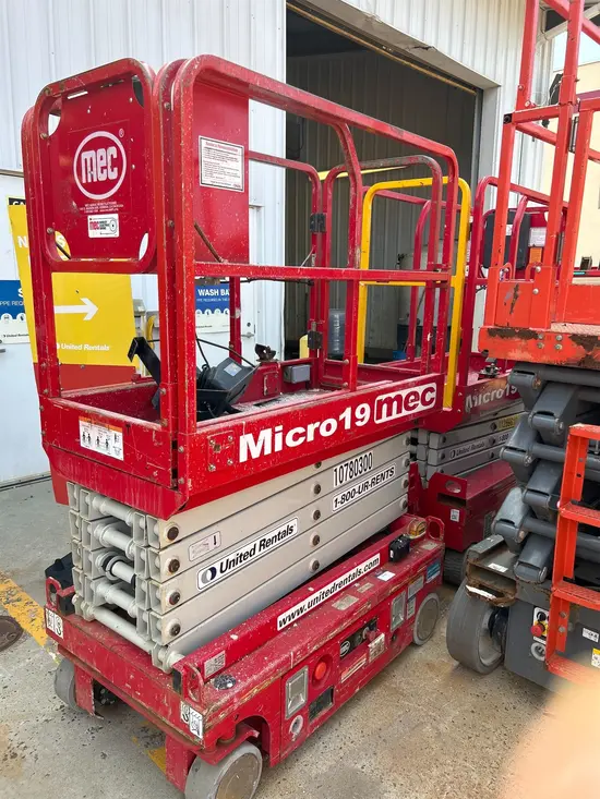 2018 MEC MICRO 19 Scissor Lift
