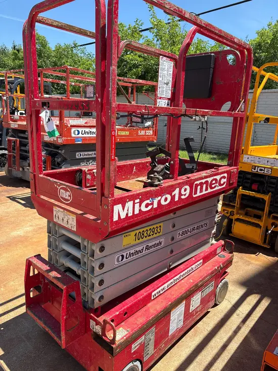 2018 MEC MICRO 19 Scissor Lift