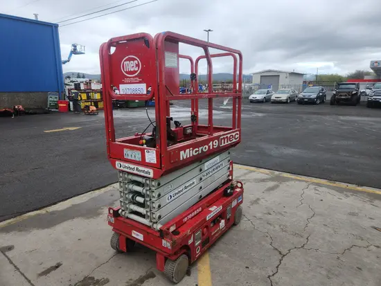 2018 MEC MICRO 19 Scissor Lift