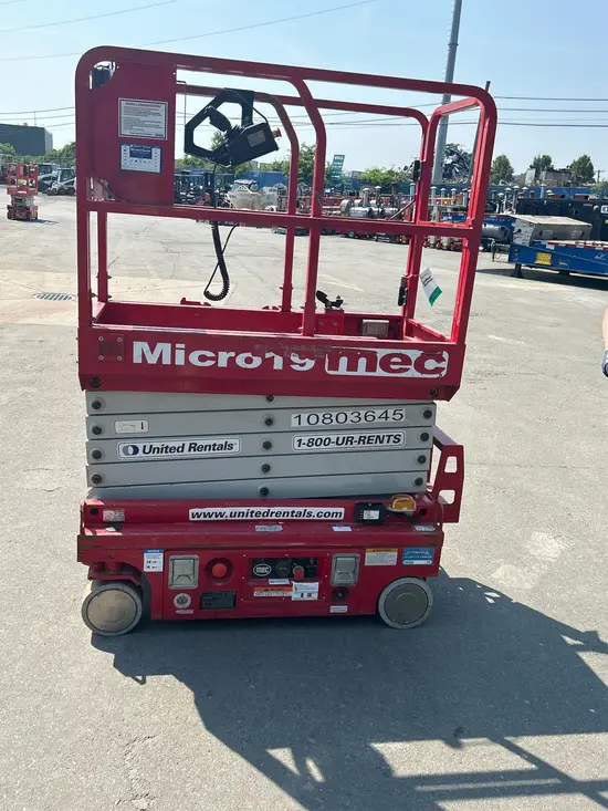 2018 MEC MICRO 19 Scissor Lift