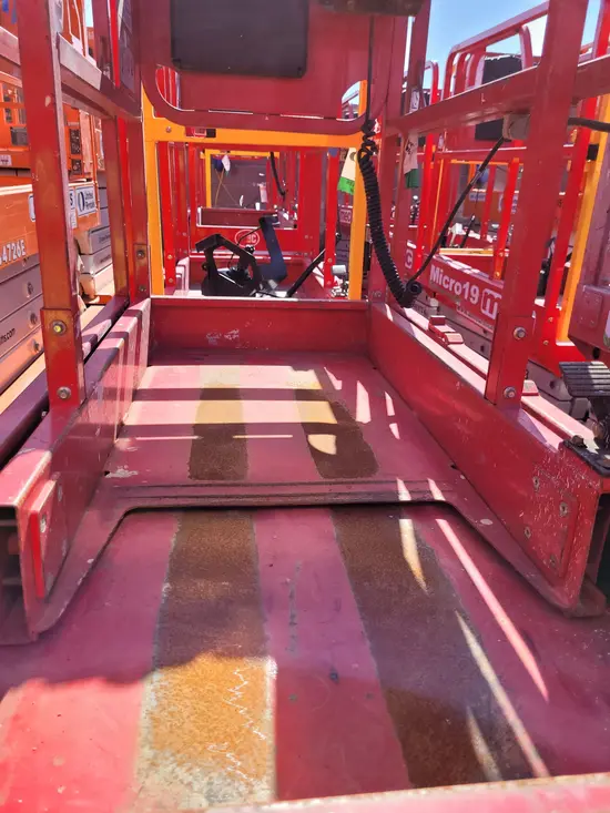 2018 MEC MICRO 19 Scissor Lift