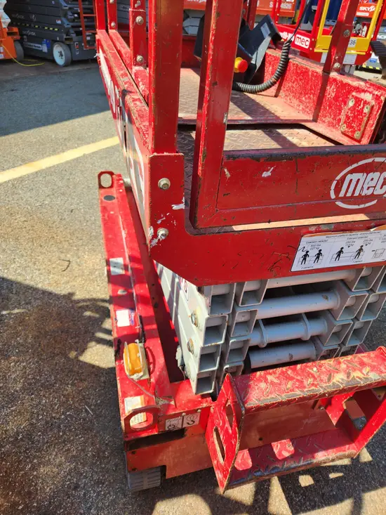 2018 MEC MICRO 19 Scissor Lift