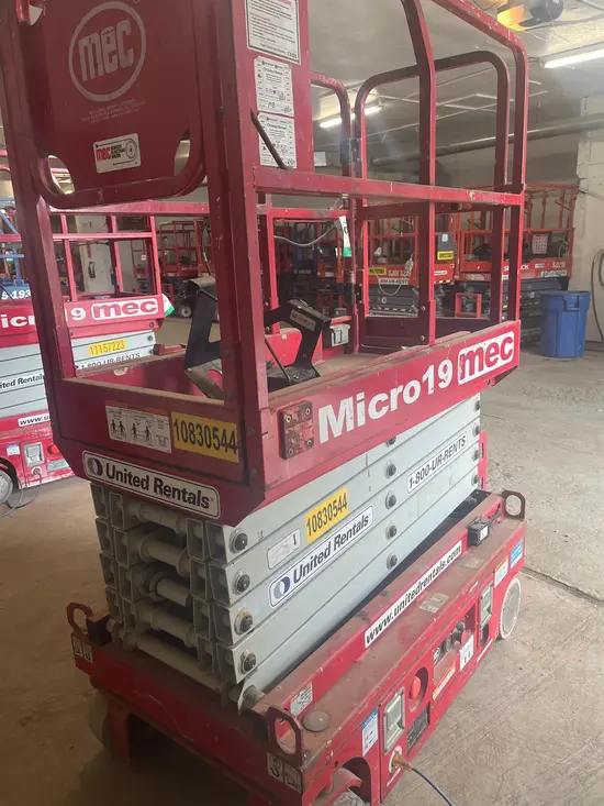 2018 MEC MICRO 19 Scissor Lift
