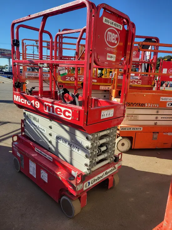 2018 MEC MICRO 19 Scissor Lift