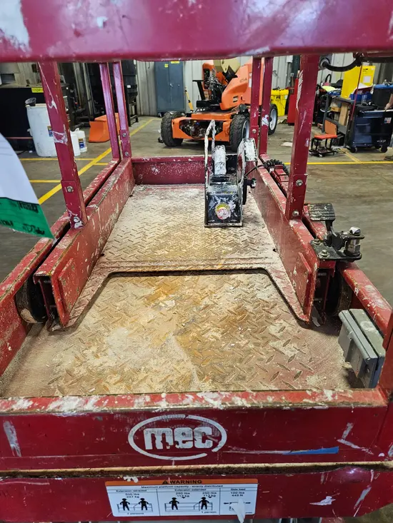 2018 MEC MICRO 19 Scissor Lift